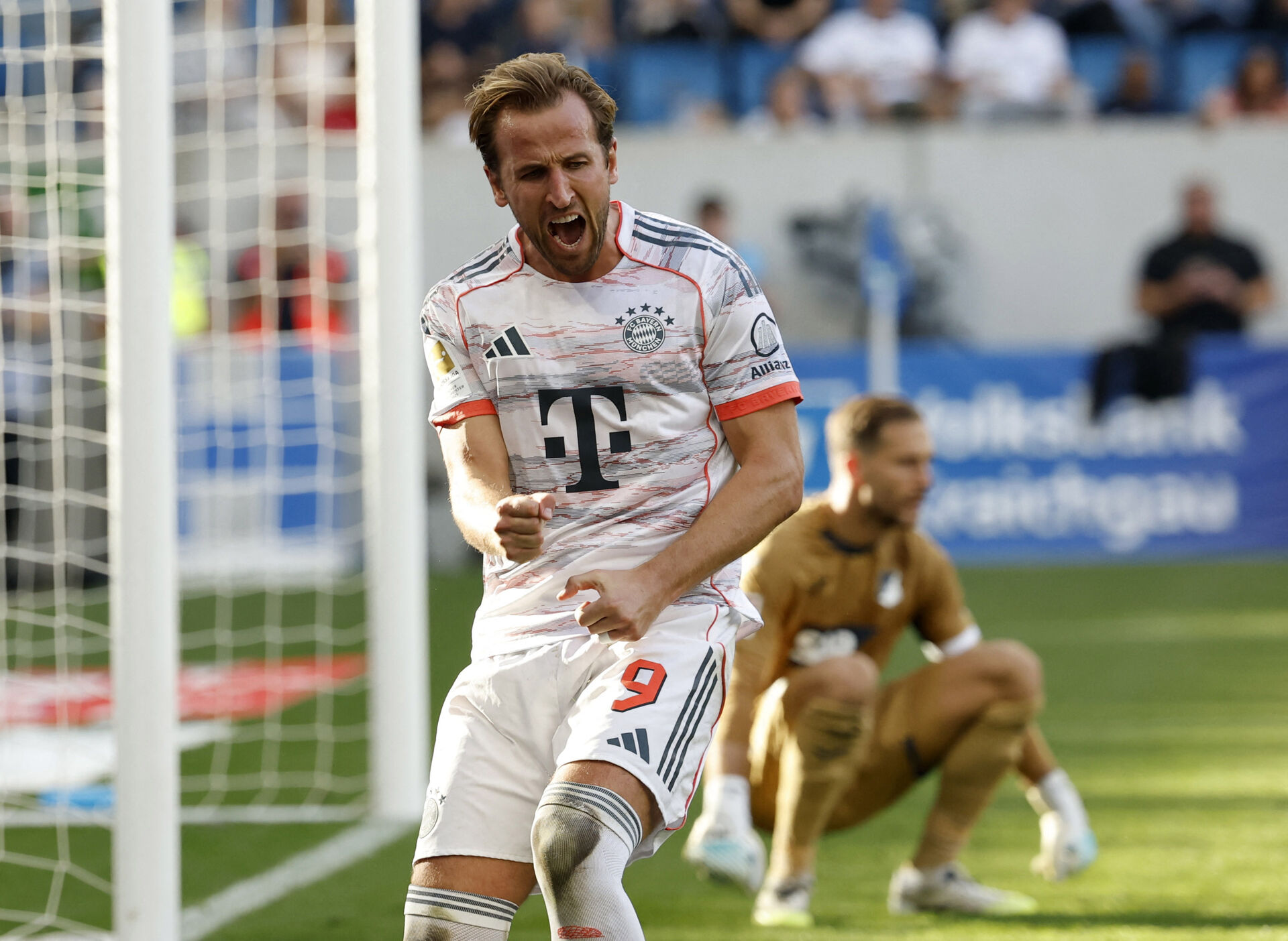 Harry Kane fejrer en scoring for Bayern München