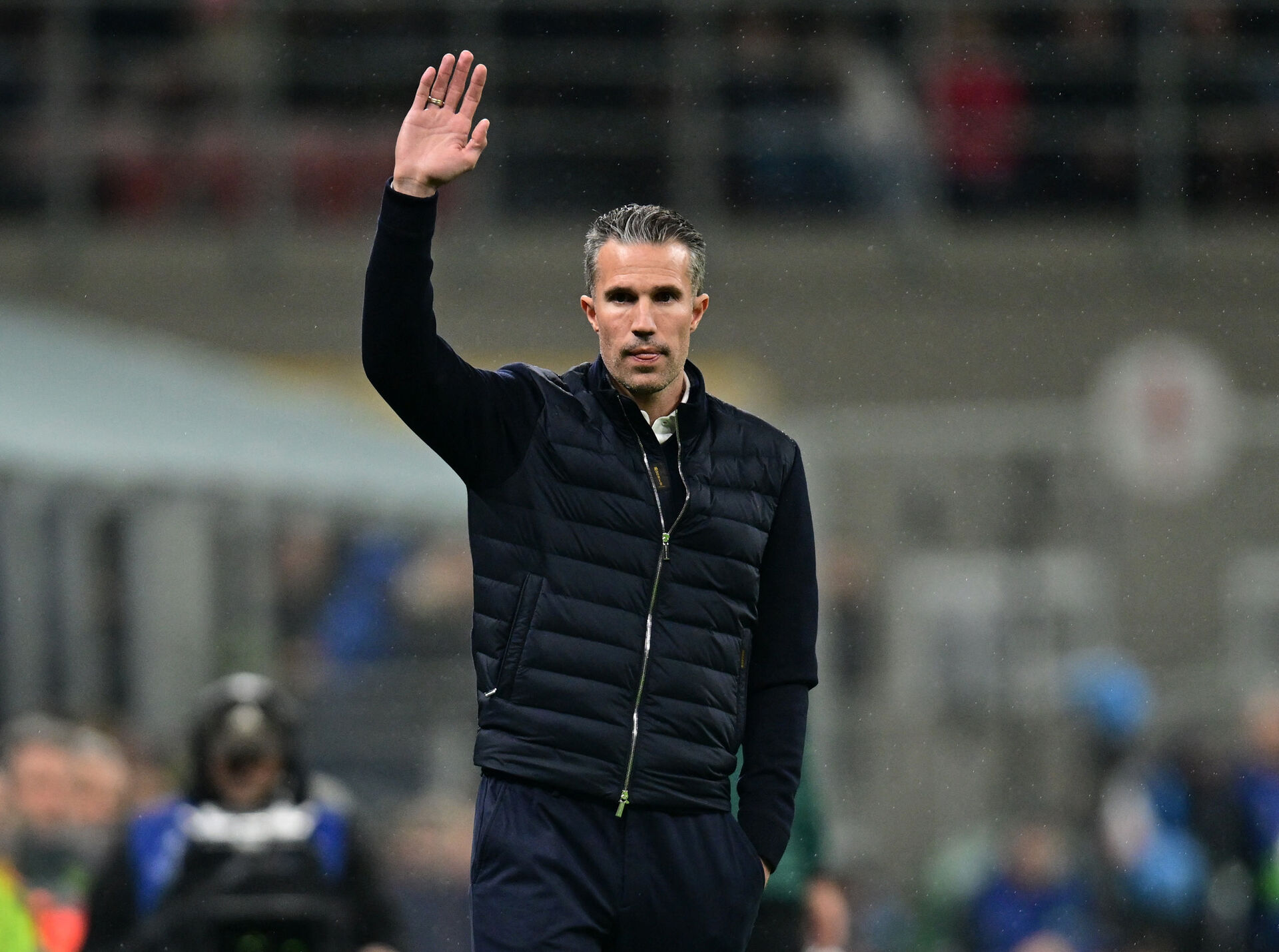 Robin van Persie har armen i vejret.