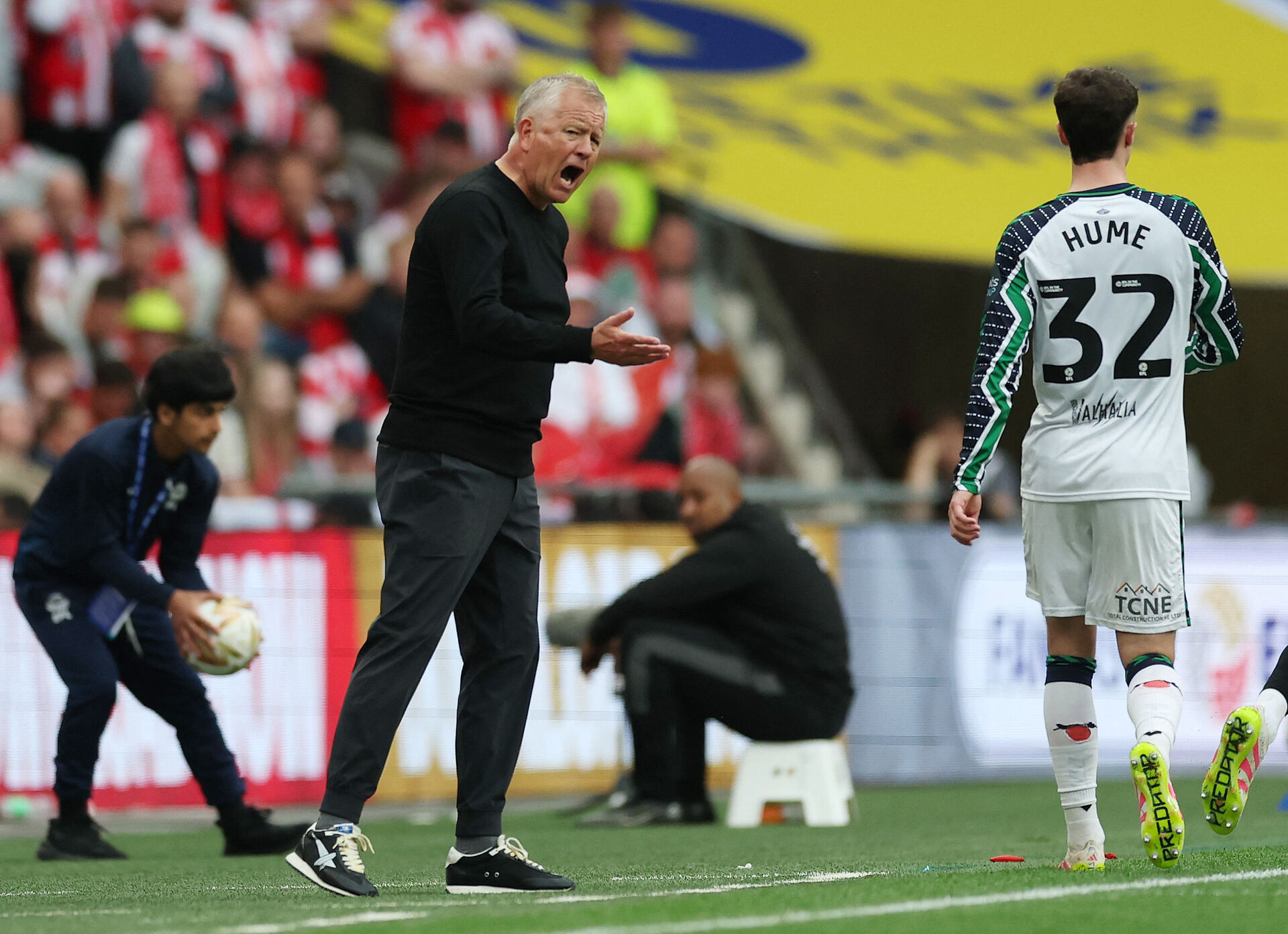 Chris Wilder i færd med at råbe af sine spillere.