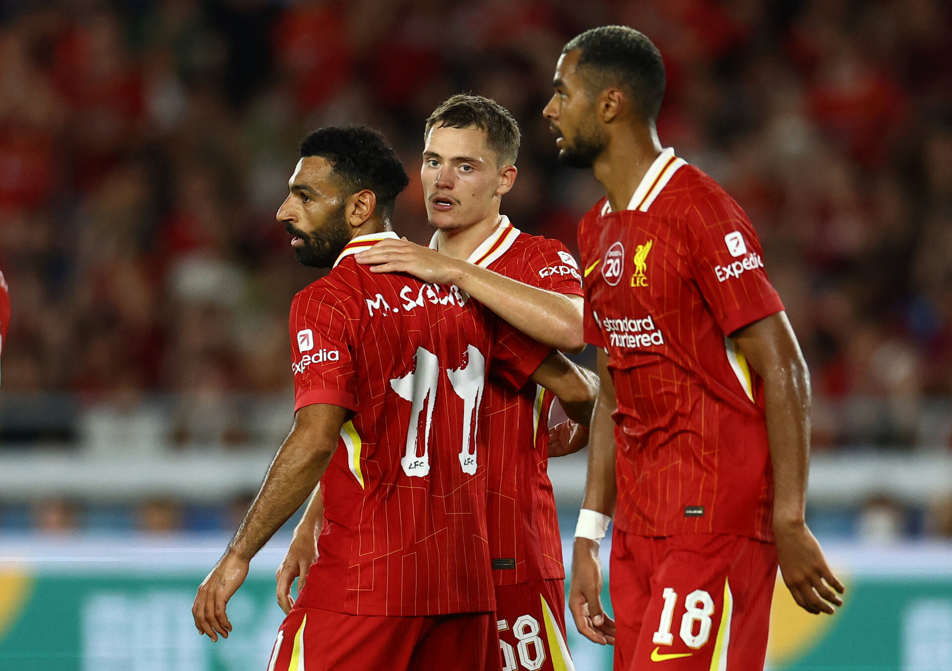 Mohamed Salah fejrer en scoring med Florian Wirtz.