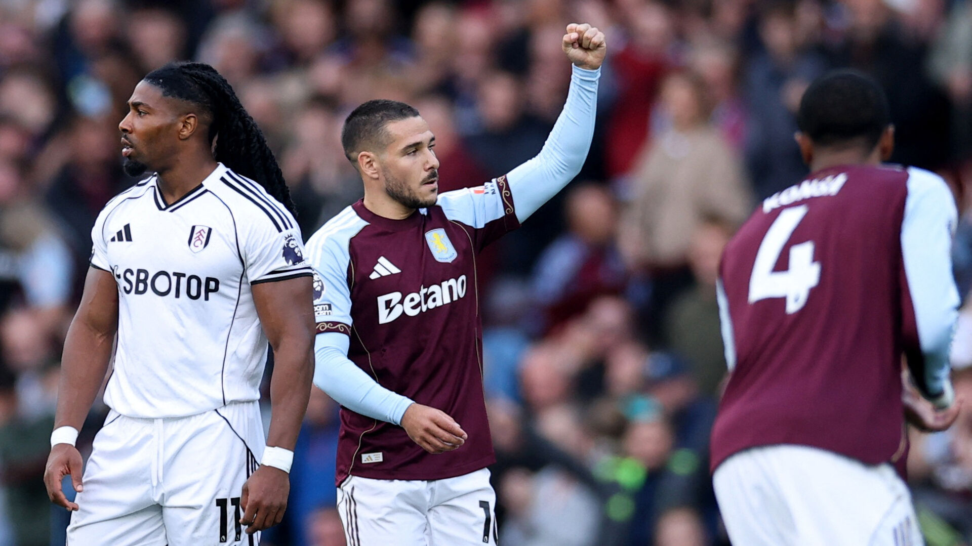 Emiliano Buendia knytter næven