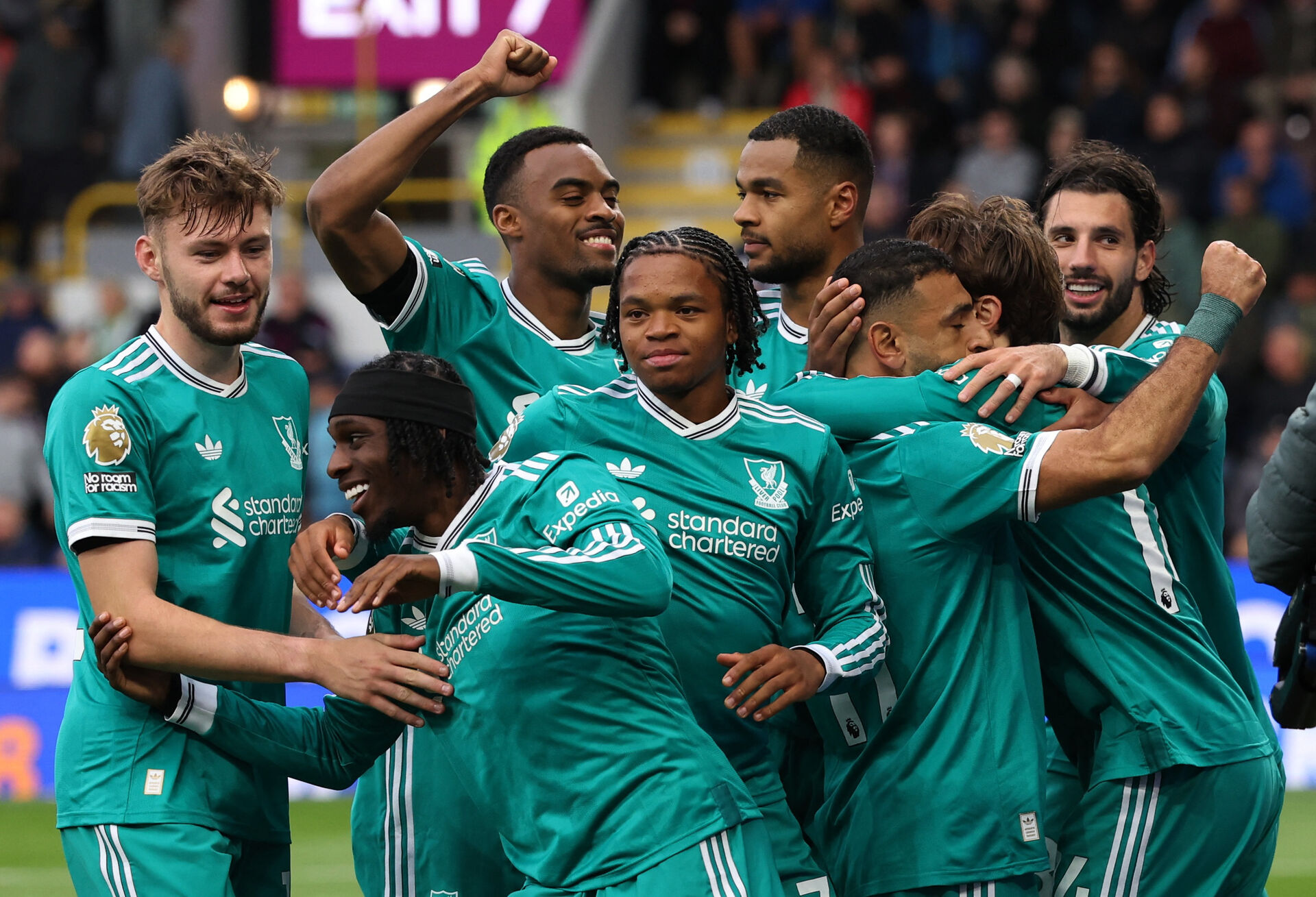 Liverpool spillere jubler over sen scoring mod Burnley.