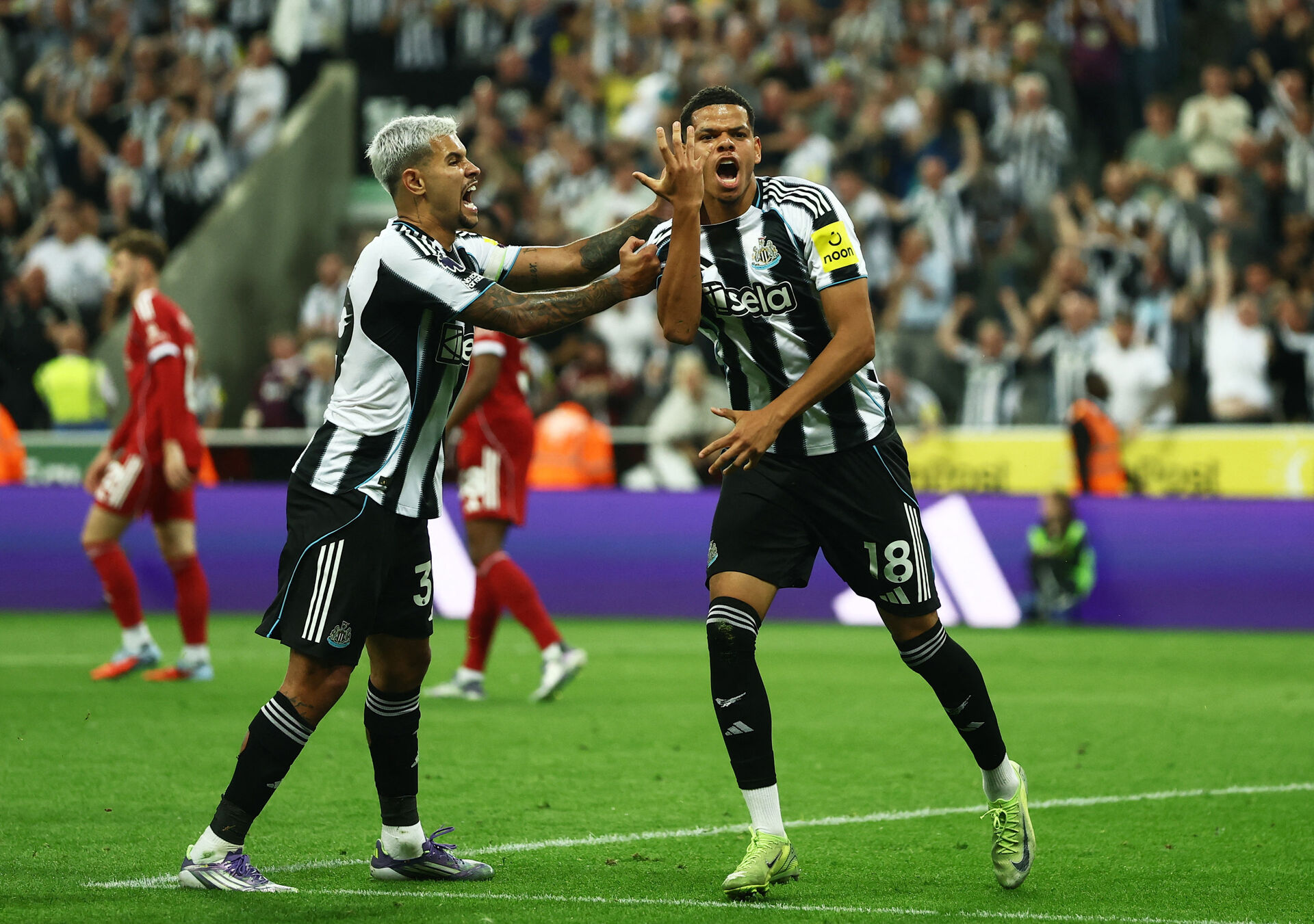 William Osula jubler over sin scoring mod Liverpool sammen med Bruno Guimaraes.