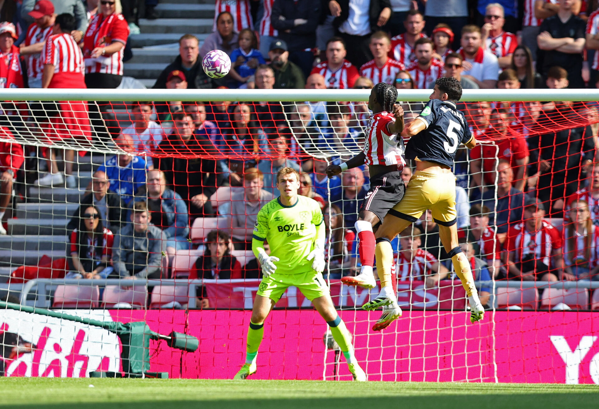 Mads Hermansen i aktion mod Sunderland.