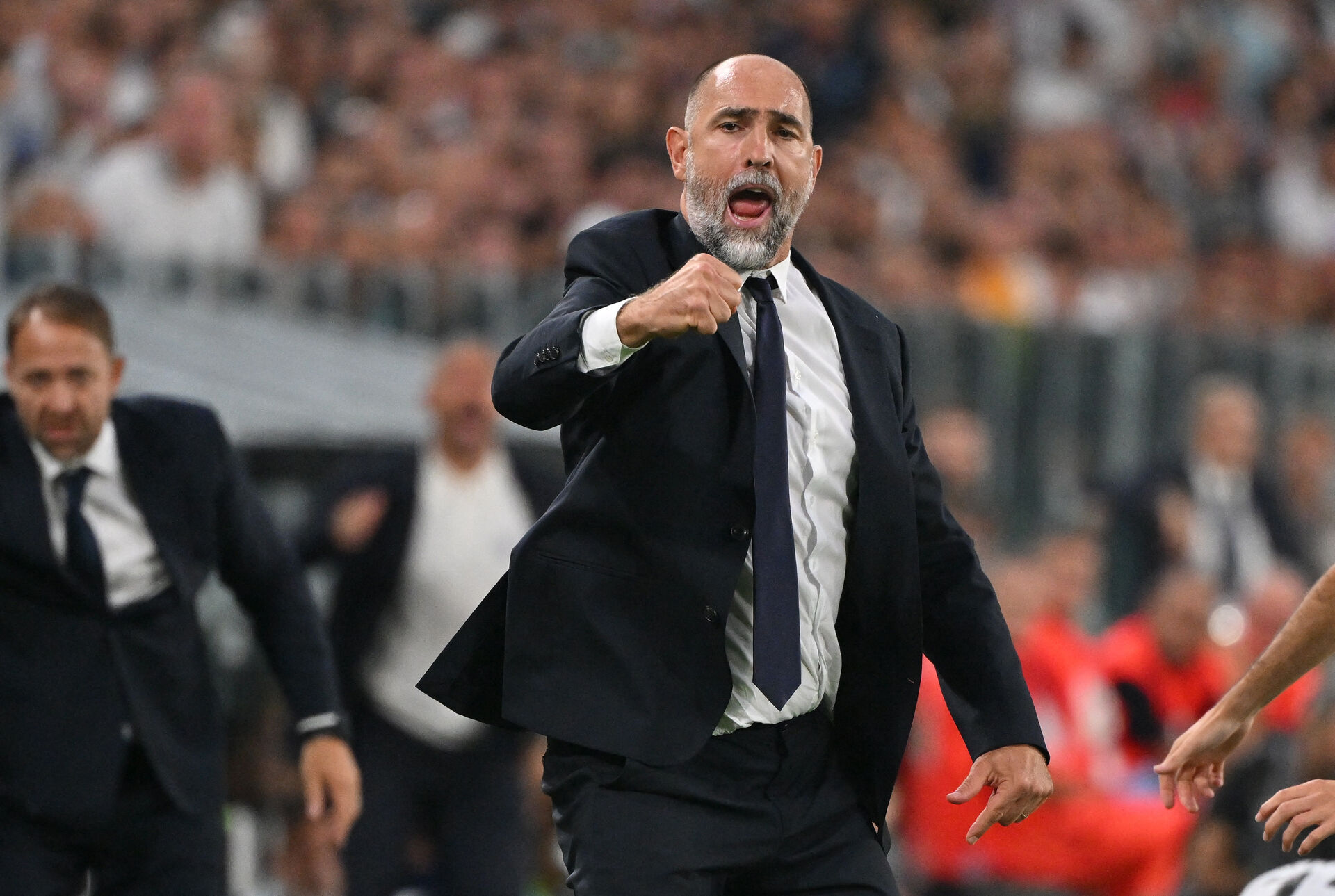 Igor Tudor med en knyttet næve under kamp.