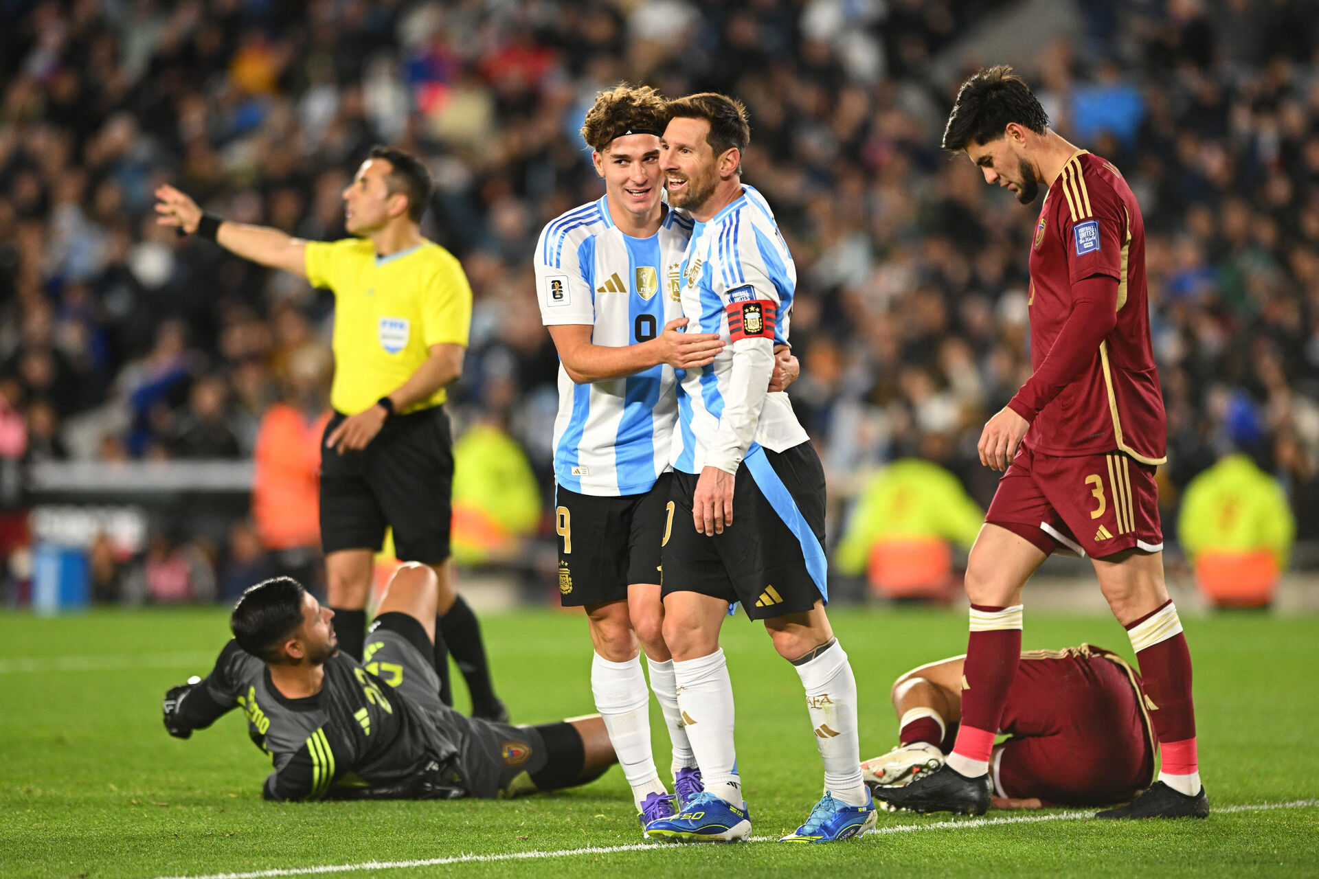 Lionel Messi under Argentinas kamp mod Venezuela.