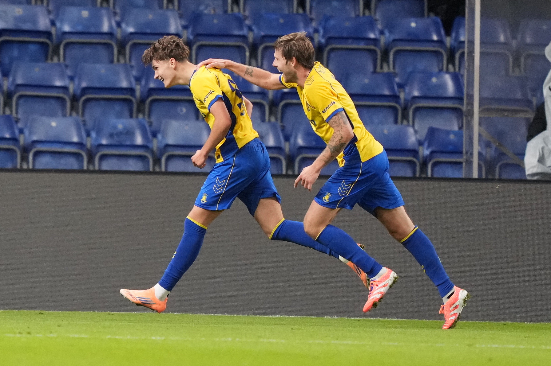 Jacob Ambæk og Nicolai Vallys i uperligakampen mellem Brøndby IF og OB på Brøndby Stadion søndag den 28. september 2025.