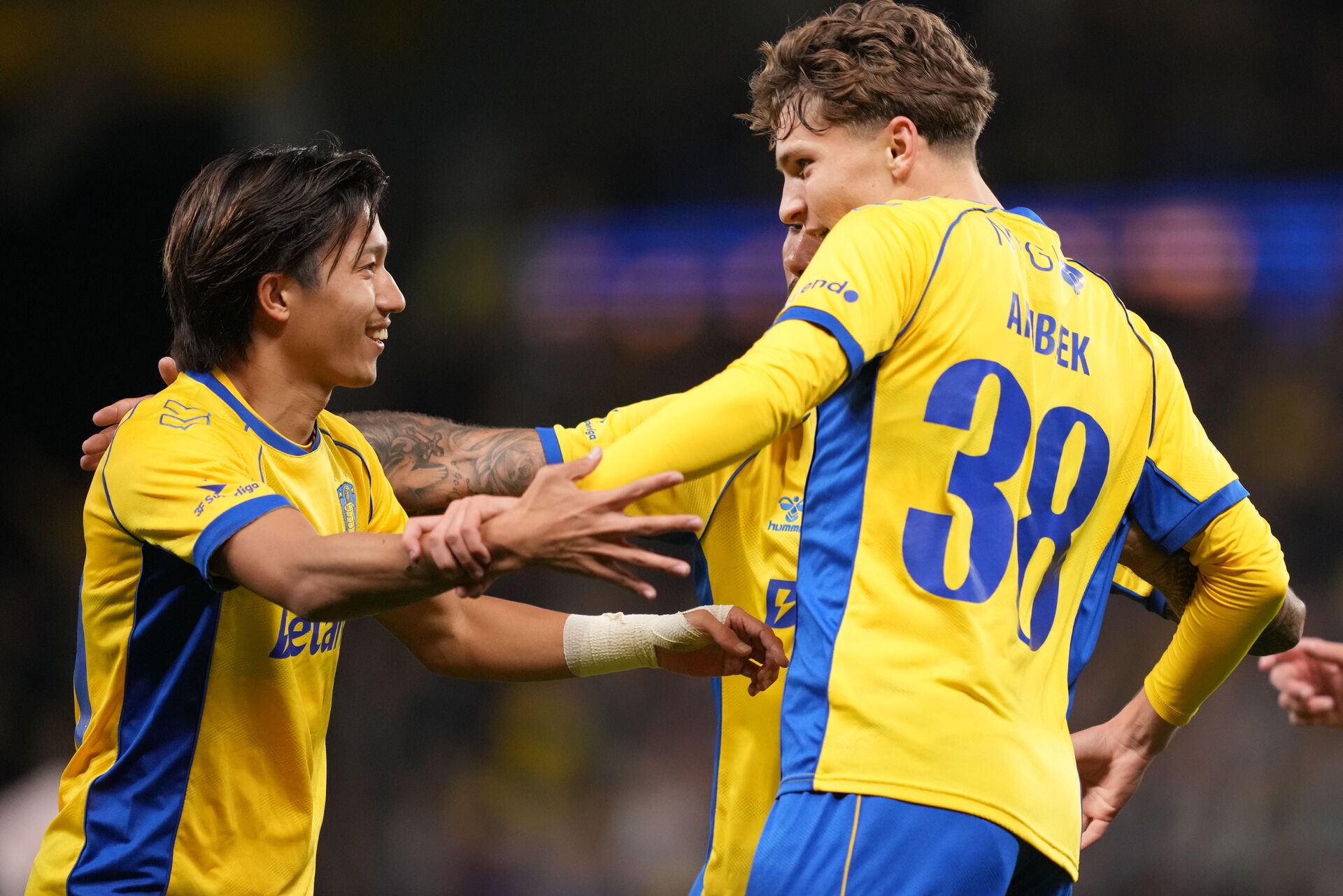 Jacob Ambæk og Sho Fukuda i Superligakampen mellem Brøndby IF og OB på Brøndby Stadion søndag den 28. september 2025.