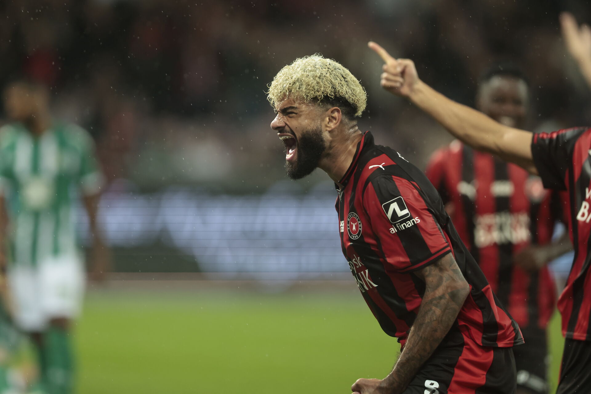 Philip Billing jubler over sin scoring mod Viborg FF.