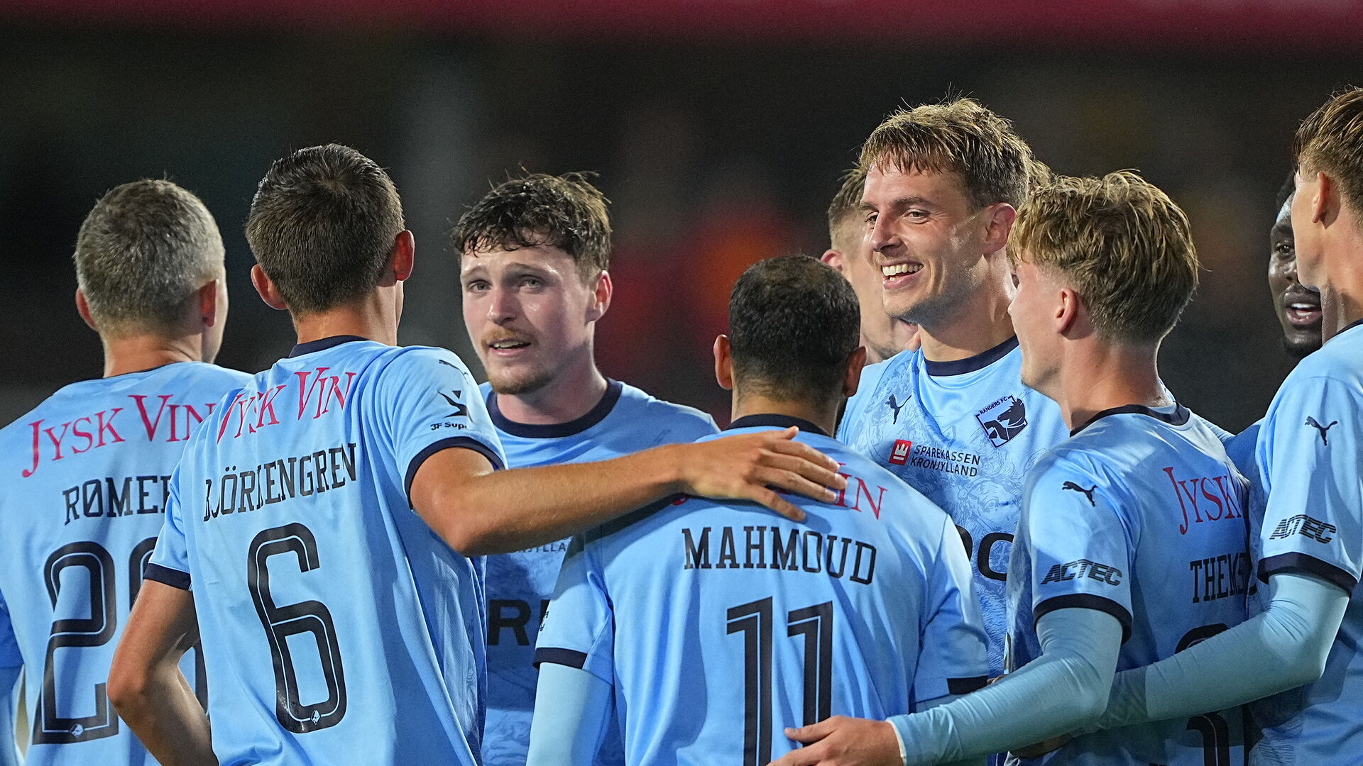 Daniel Høegh fejrer scoring mod FCN med sine Randers-holdkammerater.