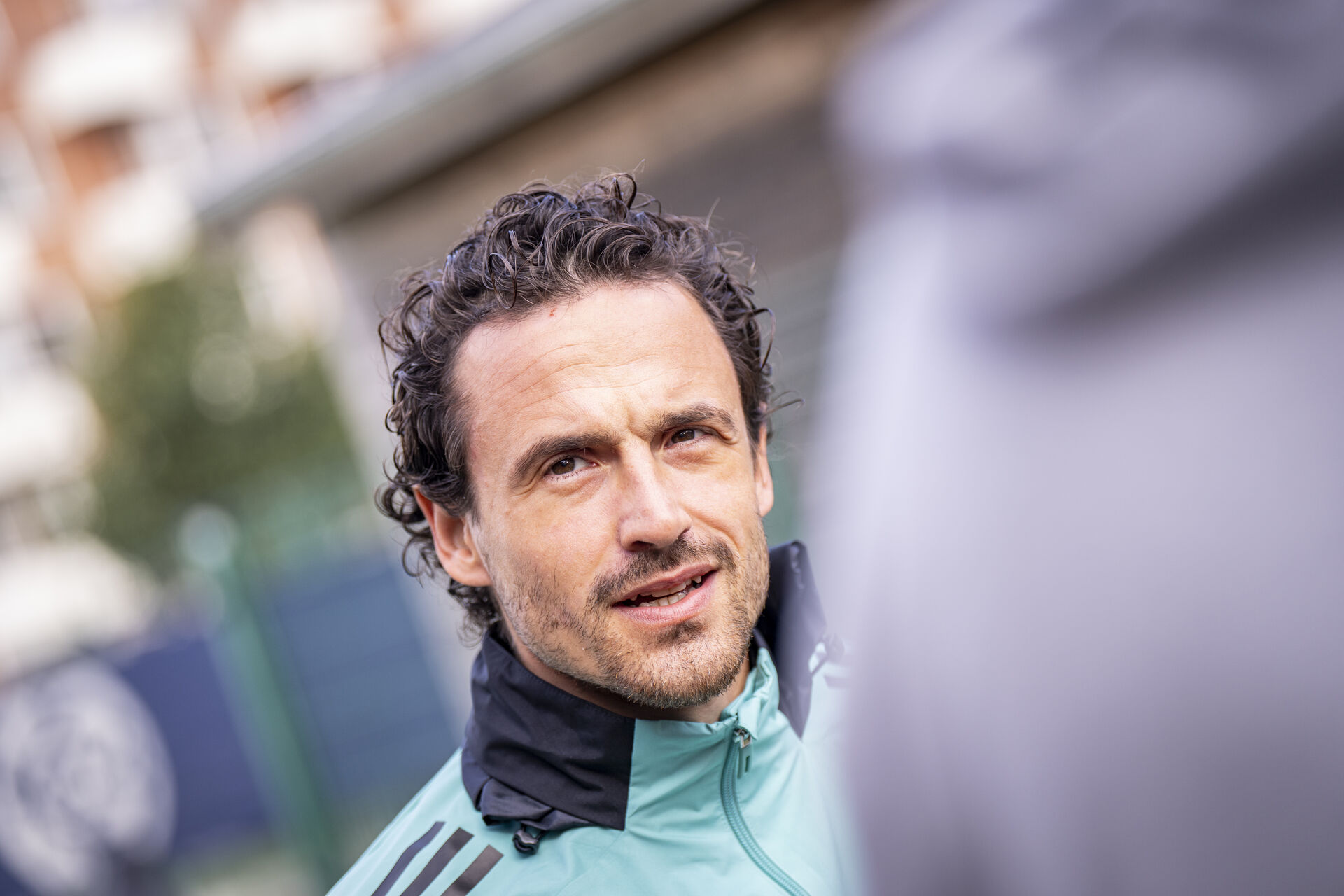 Thomas Delaney kigger til træning.