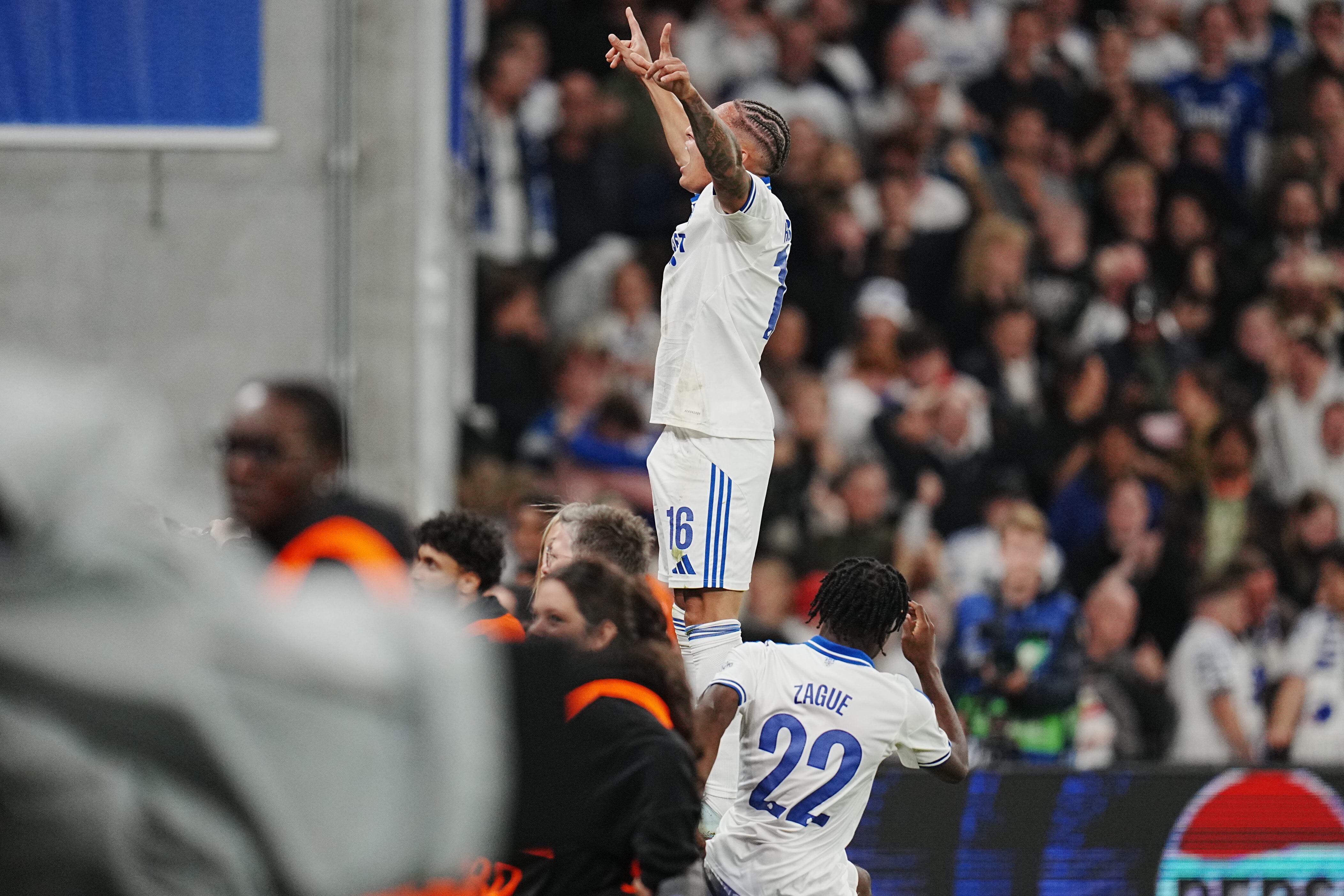 Robert Silva sparker FCK i front 2-1 iUEFA Champions League-kampen mellem FC København og Bayer 04 Leverkusen i Parken i København torsdag den 18. september 2025.