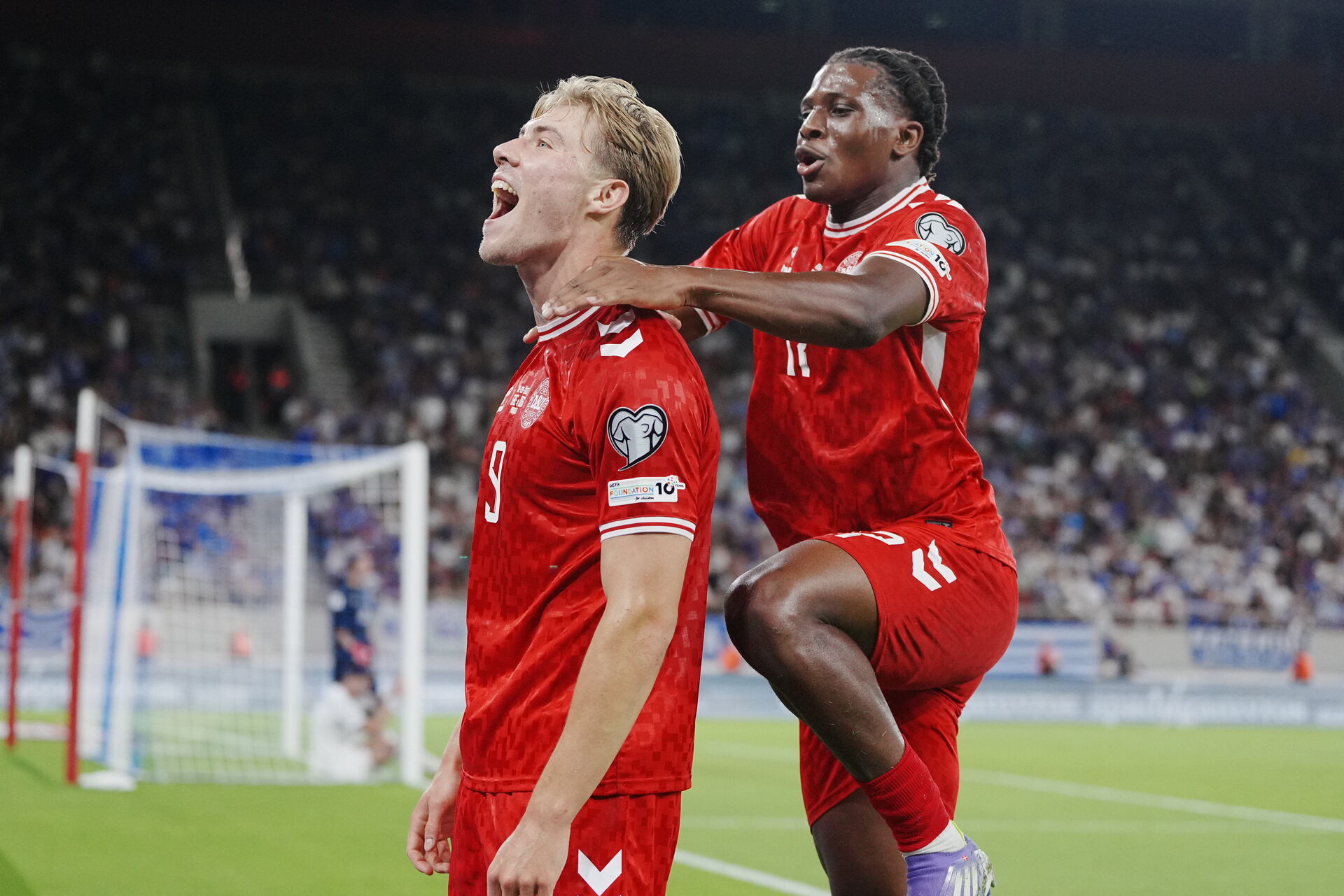 Rasmus Højlund fejrer et mål for Danmark.