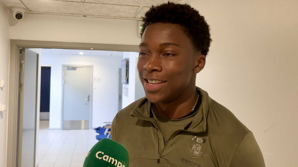 AGF's angriber Stefen Tchamche interviewes på Fredensvang.