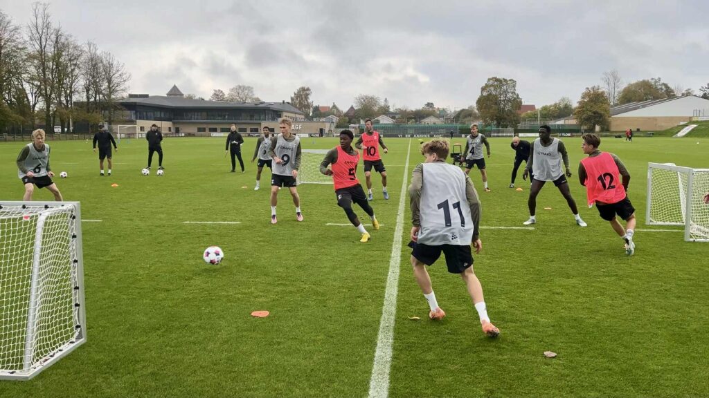 Stefen Tchamche under AGF-træningen på Fredensvang.