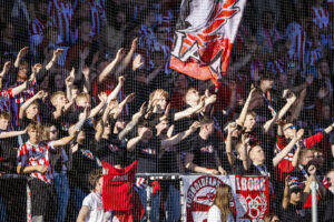 AaB-fans på lægterne i Vibrg FF.