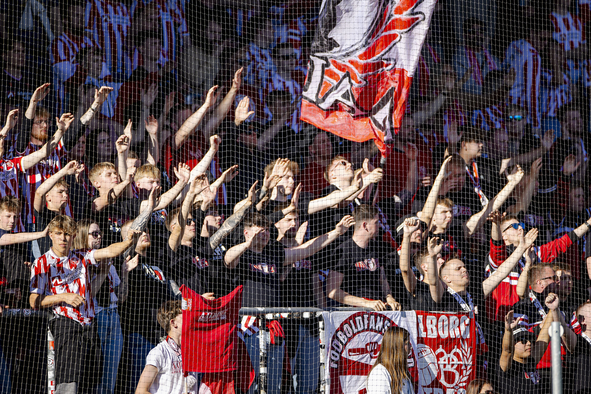 AaB-fans på lægterne i Vibrg FF.