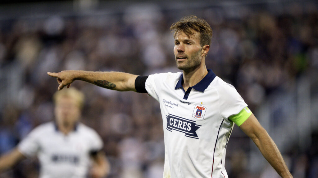 Patrick Mortensen peger