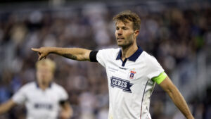 Patrick Mortensen peger