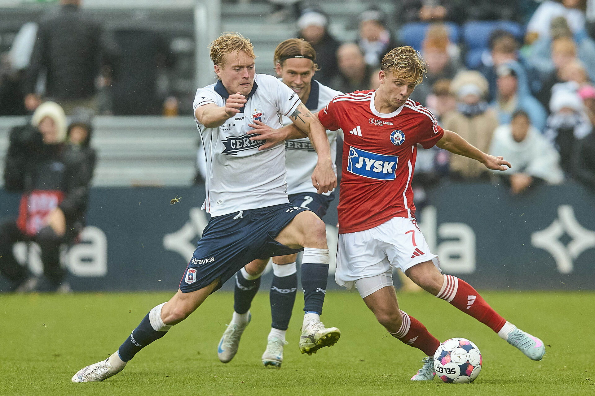 Tobias Bech i aktion for AGF mod Silkeborg IF.