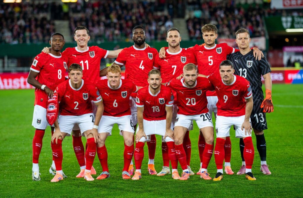 Det østrigske landshold forud for 10-0-sejren over San Marino.