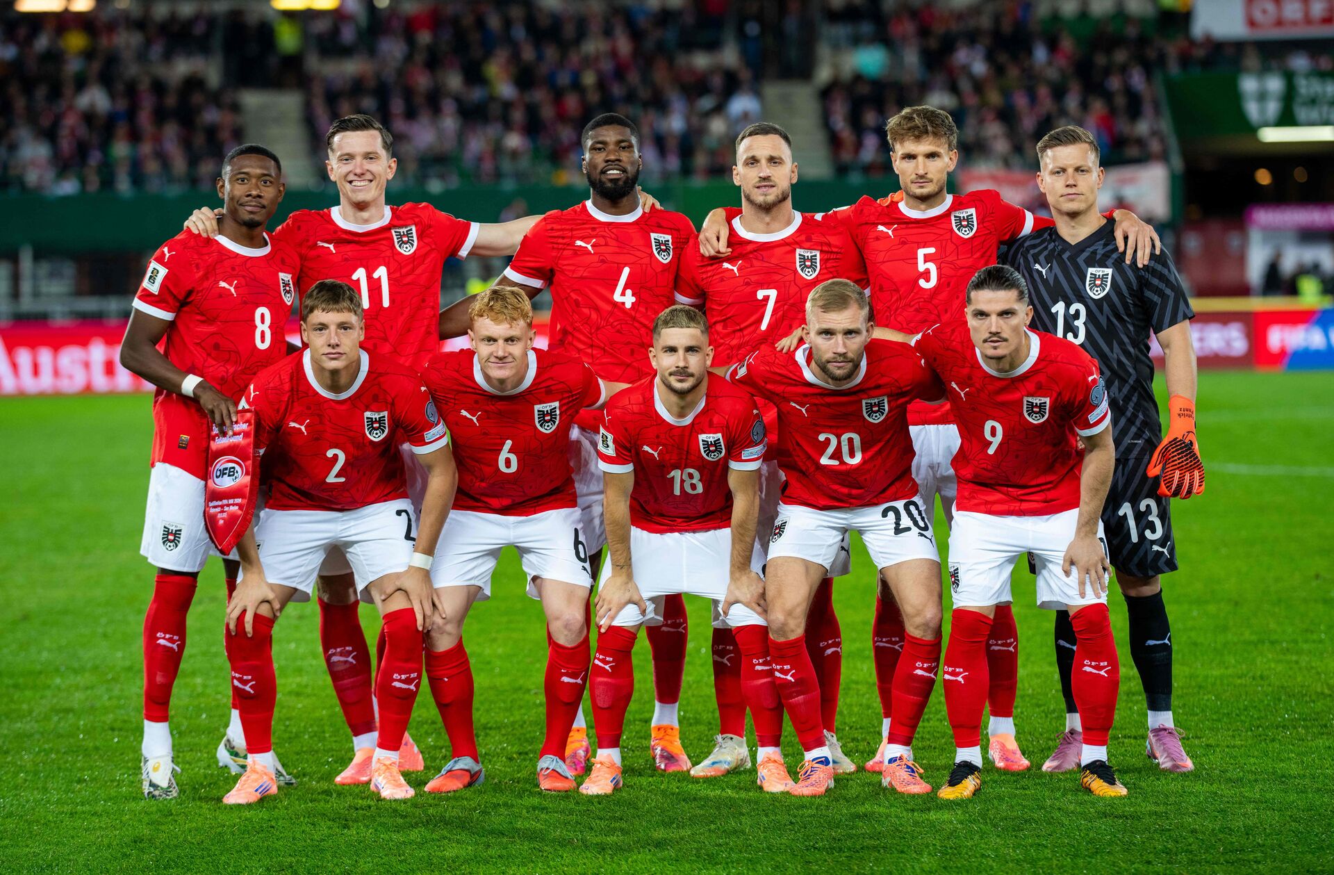 Det østrigske landshold forud for 10-0-sejren over San Marino.