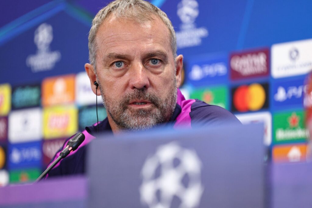 Hansi Flick til et Champions League-pressemøde.