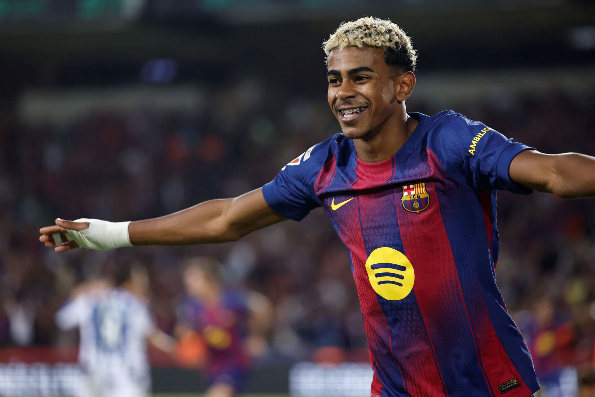 Lamine Yamal fejrer en scoring for FC Barcelona.