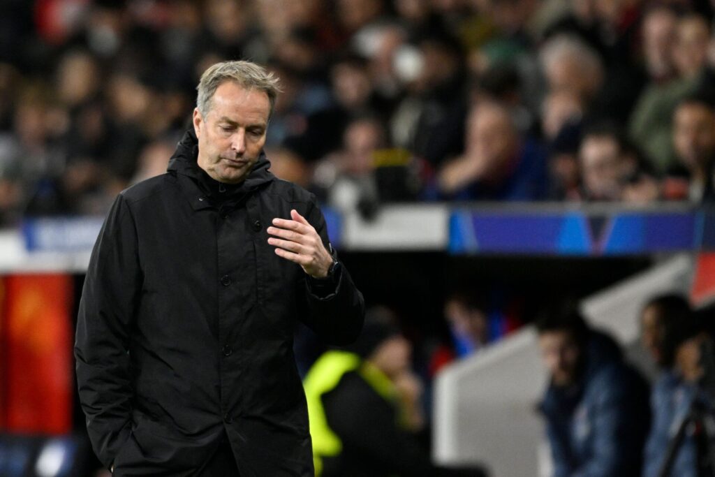 Kasper Hjulmand under Leverkusens kamp mod PSG.