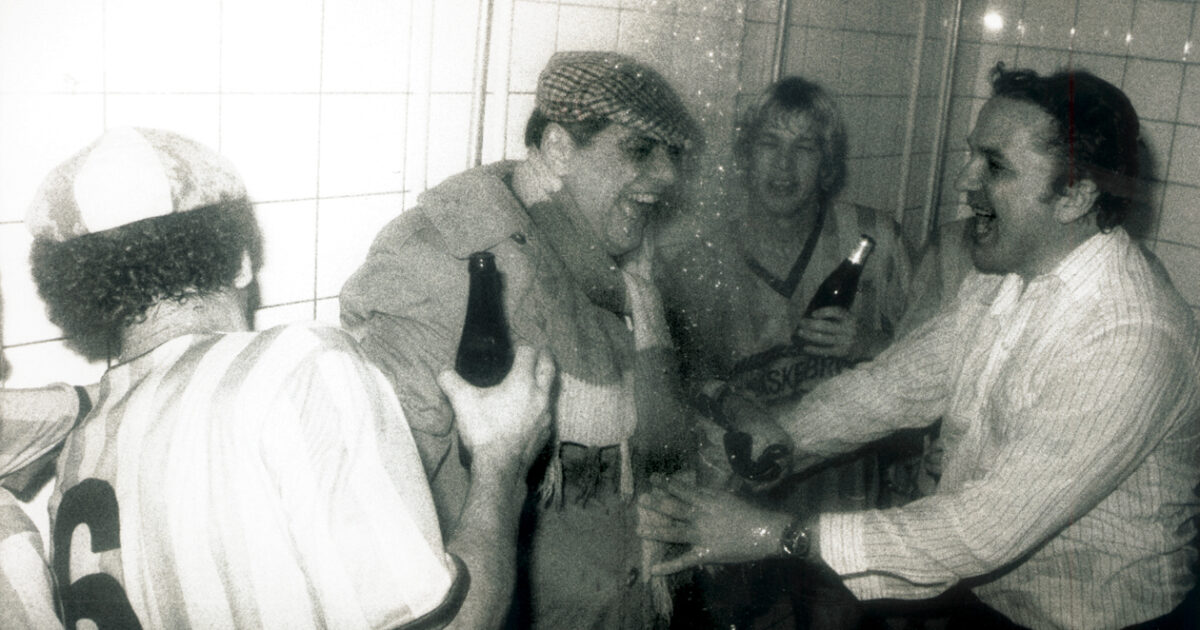 Brøndby hylder mesterskabsjubilæum med særlig trøje Brøndby IF fejrer DM-guld i 1985. Foto: Aage Sørensen/Ritzau Scanpix