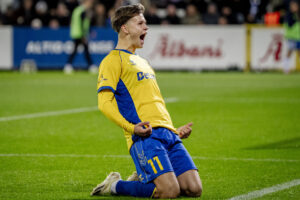 Bundgaard jubler på knæene efter kasse