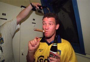 John Faxe Jensen i Brøndby IF med cigar i munden.