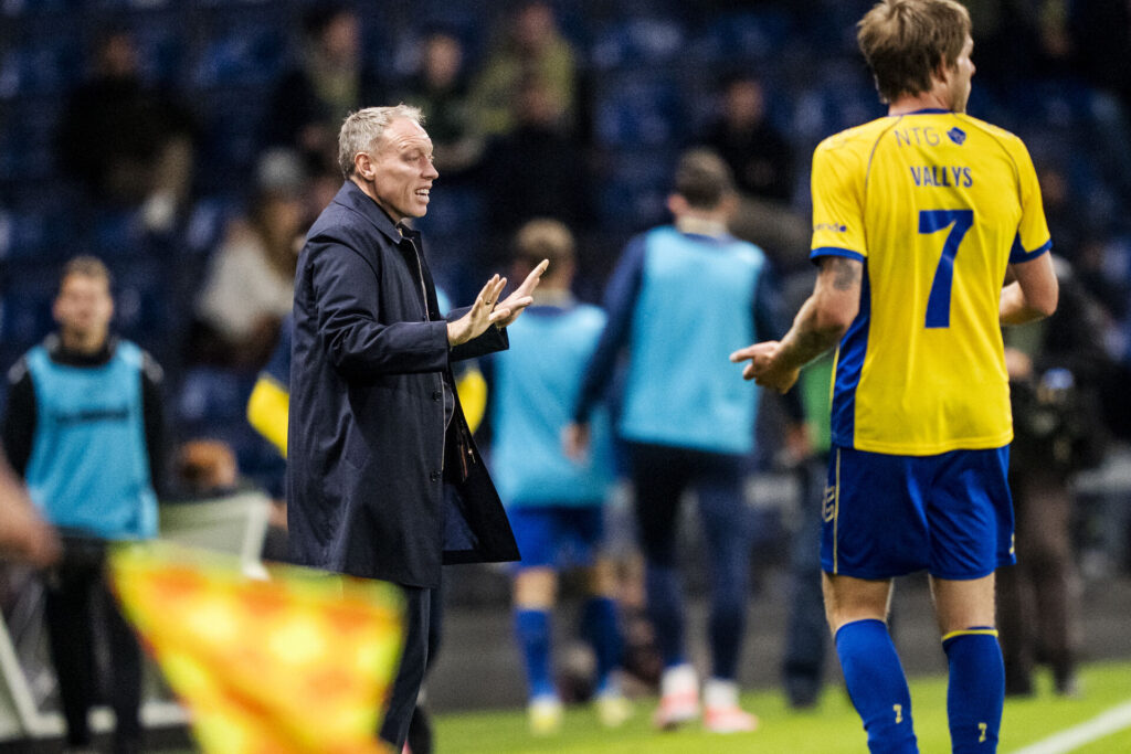 Steve Cooper og Nicolai Vallys i Brøndby. Superliga: Brøndby IF - OB