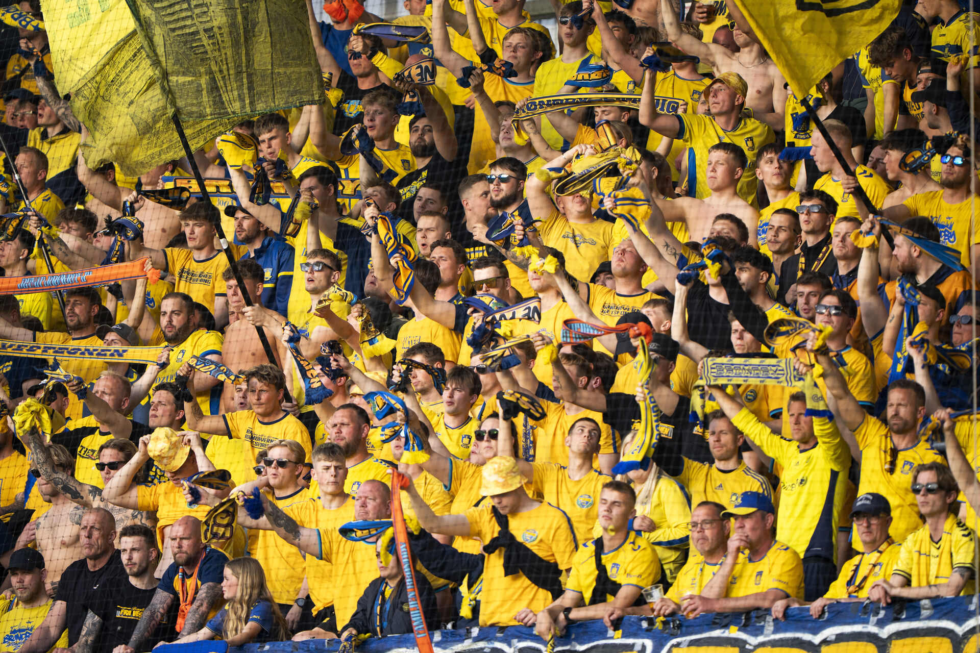Brøndby bifalder fans efter tv-protester foto