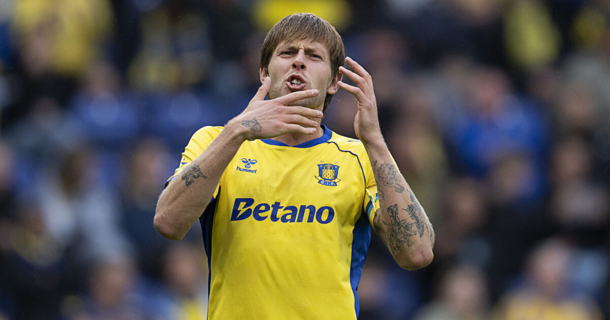 Frustreret Vallys lægger sig fladt ned: Vi havde ikke fortjent at gå videre Foto: Claus Bech/Ritzau Scanpix