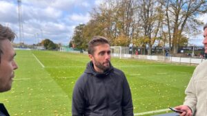 Jakob Poulsen bliver interviewet på Fredensvang