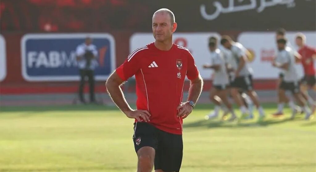 Jess Thorup under en Al Ahly træning.