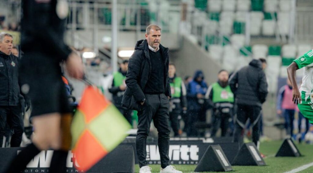 João Henriques på sidelinjen.