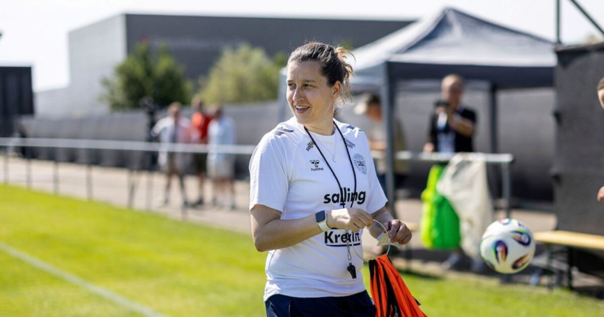 Landsholdsassistent forlænger Foto: Anders Kjærbye, fodboldbilleder.dk/DBU