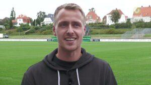 Mark Kongstedt med banen i Næstved i baggrunden.