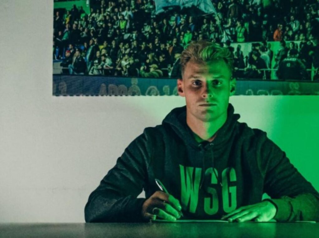 Nikolai Baden underskriver en kontrakt med WSG Tirol.