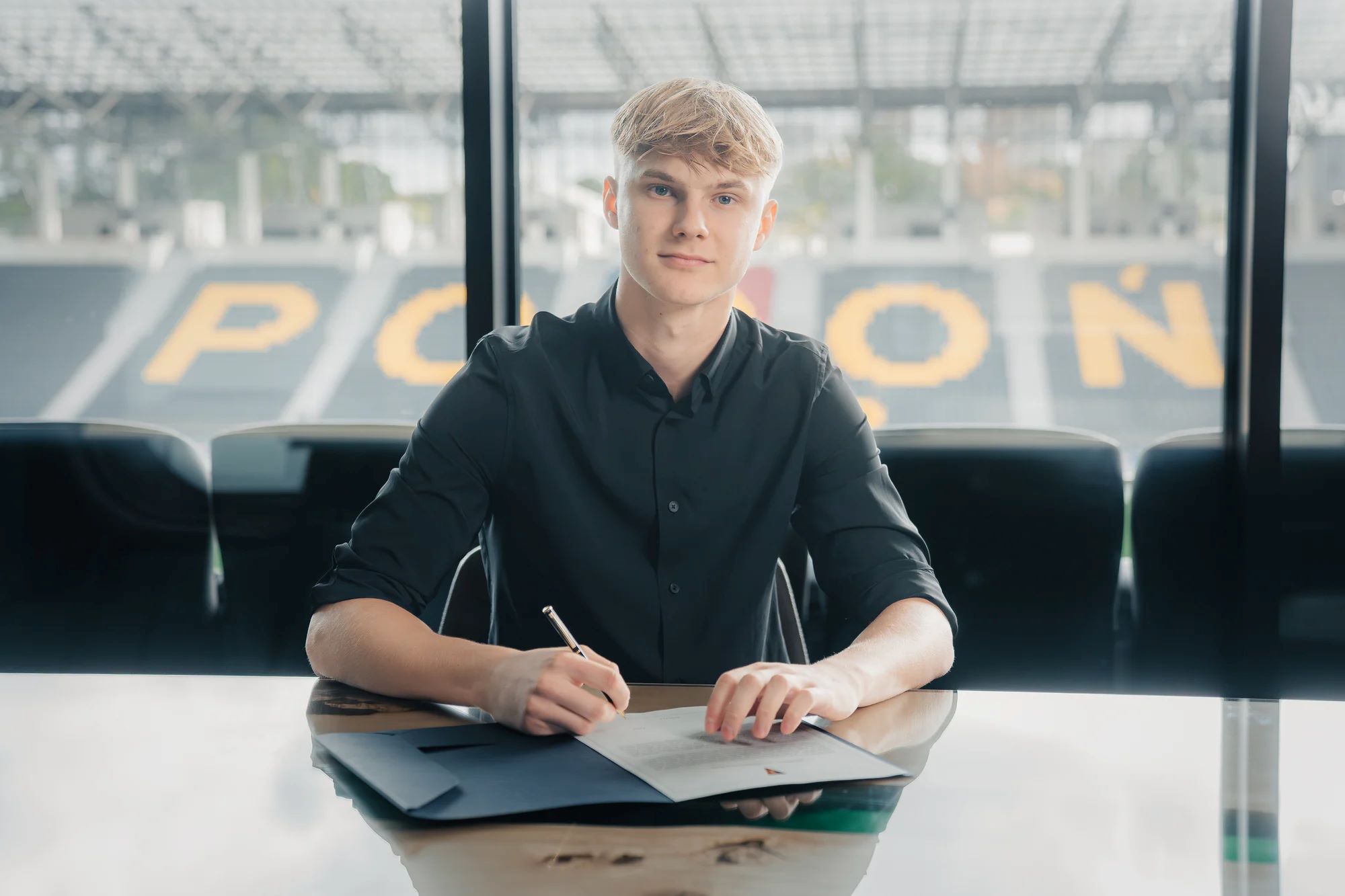 Patryk Paryzek forlænger sin kontrakt.