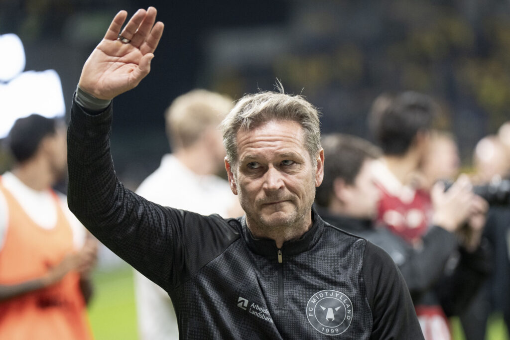 Thomas Thomasberg vinker i tiden i FC Midtjylland