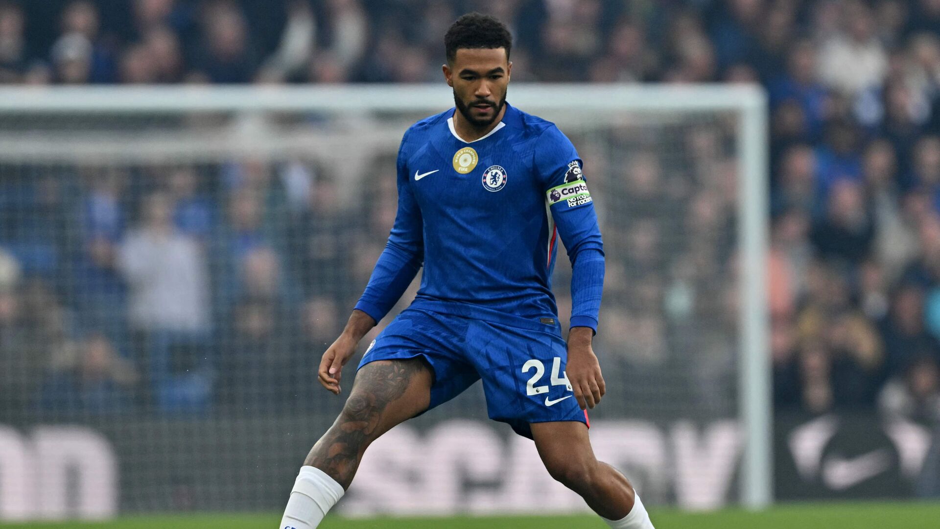 Reece James har bolden