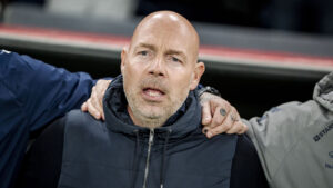 Brian Riemer synger nationalsang