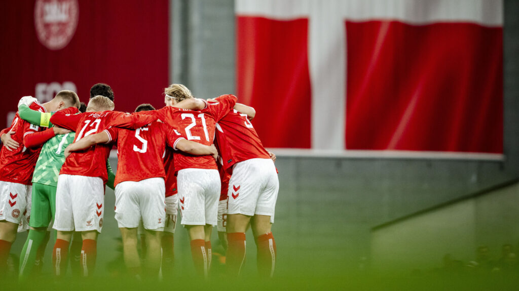 Danmark står i en rundkreds