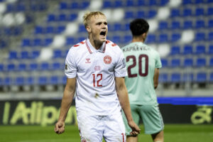 Victor Froholdt jubler over scoring mod Belarus.