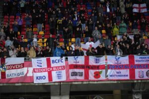 England-fans ude mod Letland