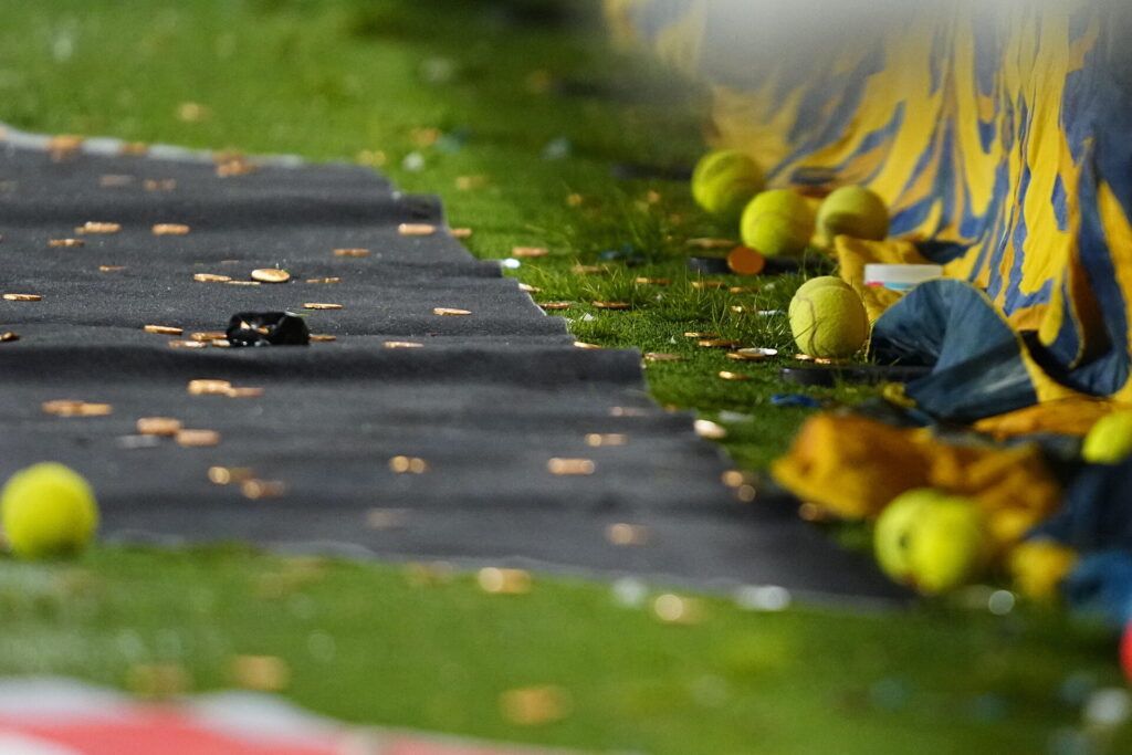 Tennisbolde på banen Nature Energy Park.