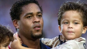 Patrick Kluivert med to af sine sønner.